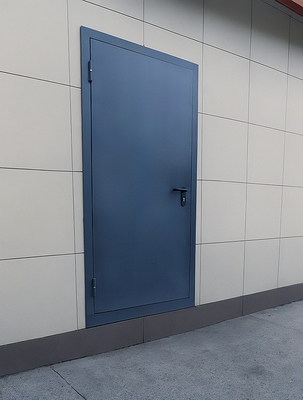 Дверь на запасном выходе Дверь на запасном выходе