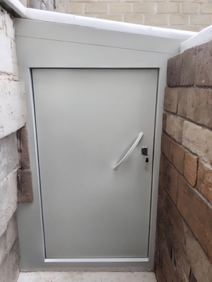 Технический нестандартный люк Технический нестандартный люк