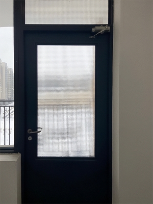 Дверь с армированным стеклом Дверь с армированным стеклом