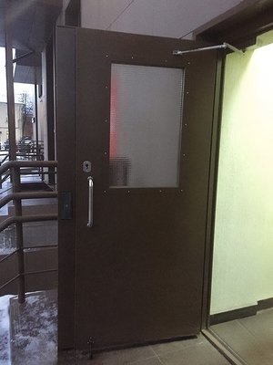 С армированным окном С армированным окном