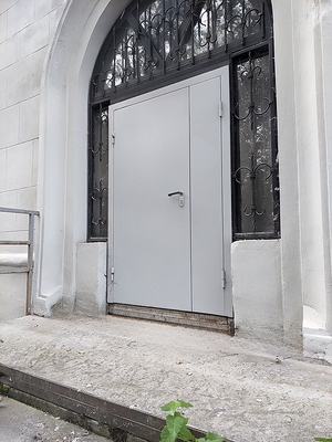 Полуторная глухая дверь Полуторная глухая дверь