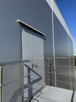 Дверь в складское помещение