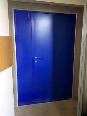 Синяя полуторная дверь Синяя полуторная дверь
