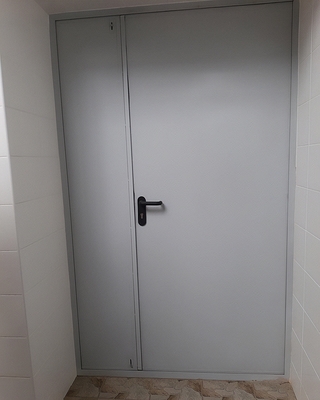 Полуторная дверь, вид изнутри