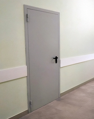 Дверь в медцентре Дверь в медцентре