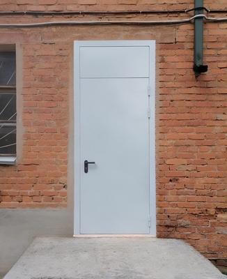 Дверь с верхней вставкой Дверь с верхней вставкой