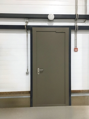 Металлическая огнеупорная дверь Металлическая огнеупорная дверь