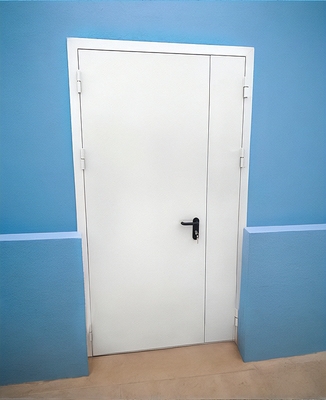 Полуторная белая дверь Полуторная белая дверь