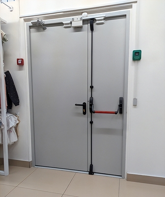 Дверь с ручкой push-bar Дверь с ручкой push-bar