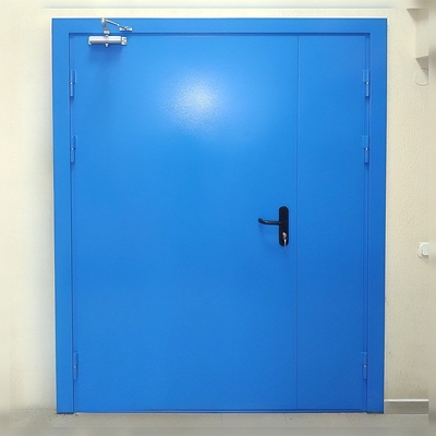 Широкая синяя дверь Широкая синяя дверь