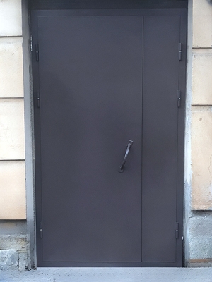 Дверь в подъезд дома Дверь в подъезд дома