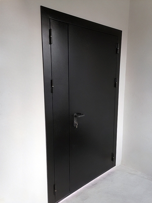 Чёрная огнеупорная дверь Чёрная огнеупорная дверь