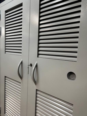 Дверь на подстанции Дверь на подстанции