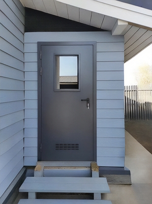 Остекленная дверь с вентиляцией Остекленная дверь с вентиляцией