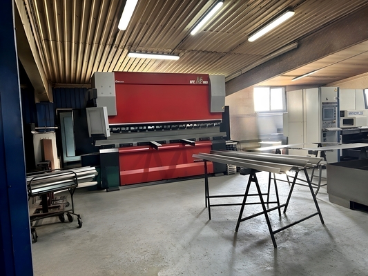 Гибочный пресс Amada в работе Гибочный пресс Amada в работе